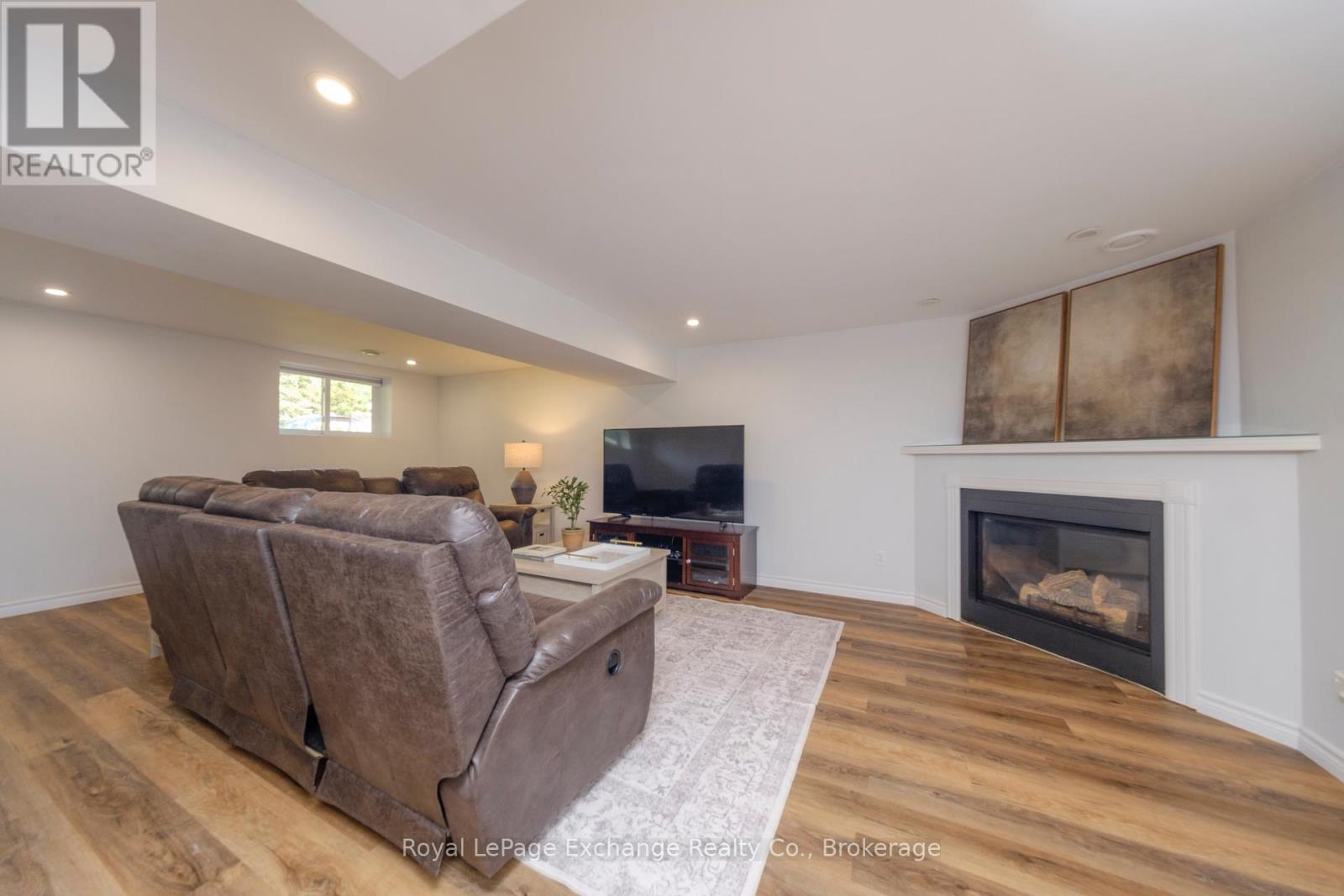 871 Wellington Street, Saugeen Shores, Ontario  N0H 2C3 - Photo 20 - X12223615