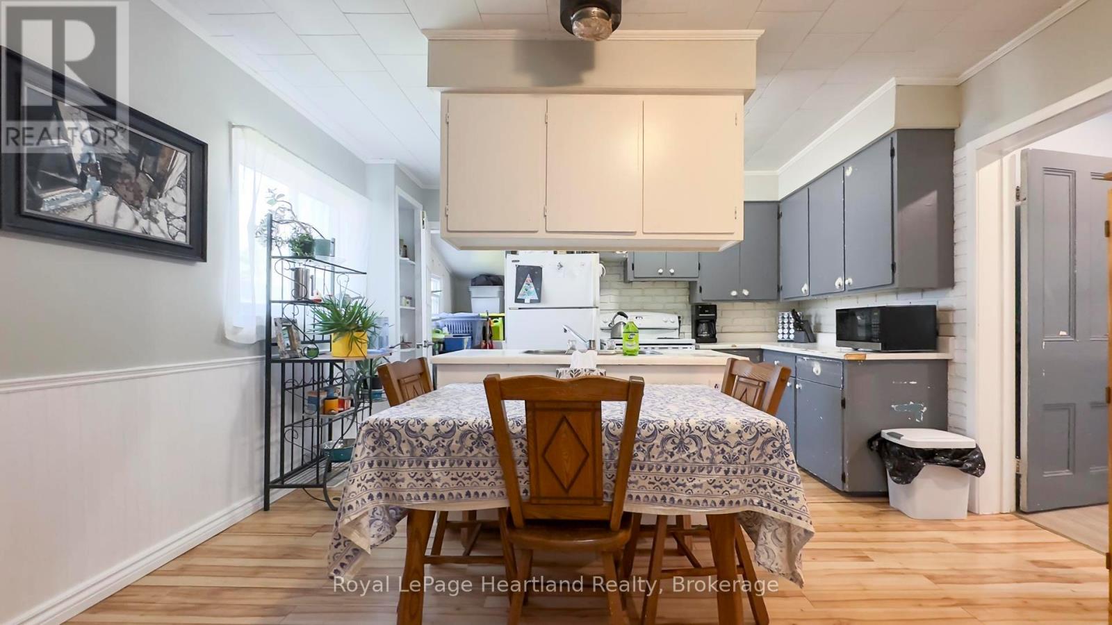 88 Richmond Street N, Bluewater, Ontario  N0M 1X0 - Photo 11 - X12223618