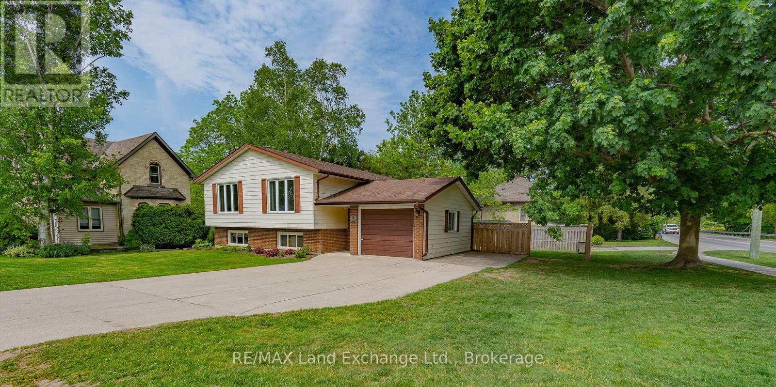 970 William Street, Kincardine, Ontario  N2Z 2H1 - Photo 3 - X12223631