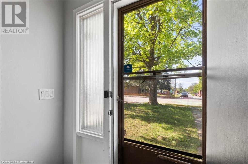 972 Warwick Street, Woodstock, Ontario  N4S 4S2 - Photo 3 - 40741612