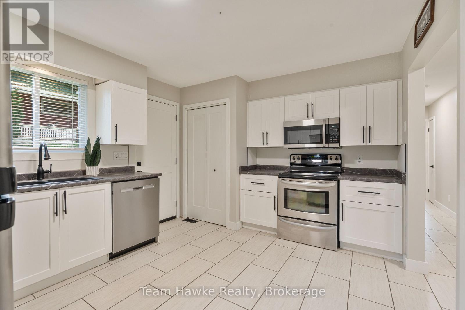 689 Dominion Avenue, Midland, Ontario  L4R 1R9 - Photo 10 - S12223729