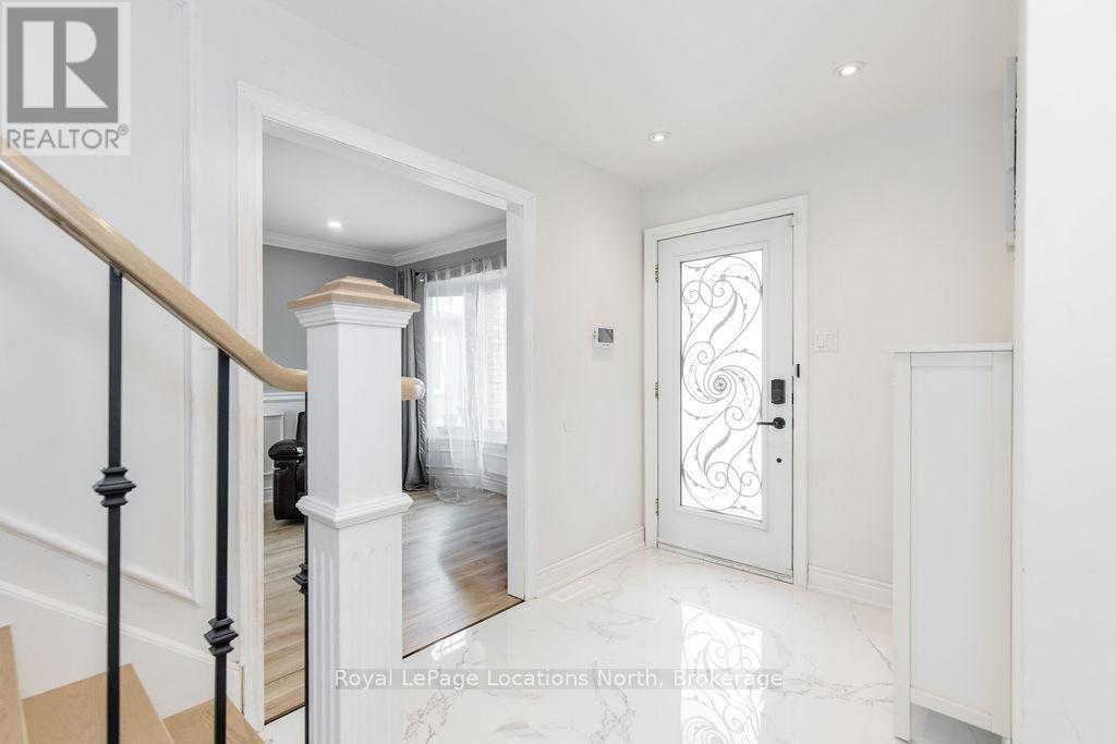120 Candy Crescent, Brampton, Ontario  L6X 3T5 - Photo 2 - W12223775