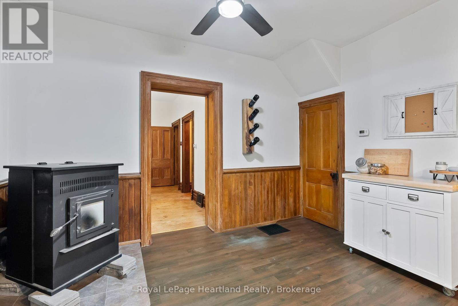 9540 Ayton Road, Minto, Ontario  N0G 1Z0 - Photo 14 - X12223758