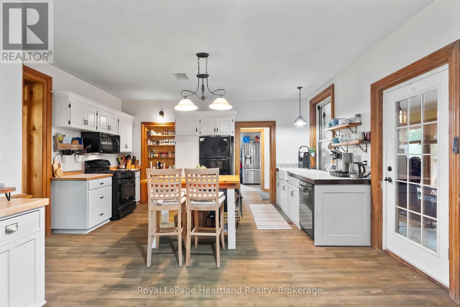 9540 Ayton Road, Minto, Ontario  N0G 1Z0 - Photo 15 - X12223758