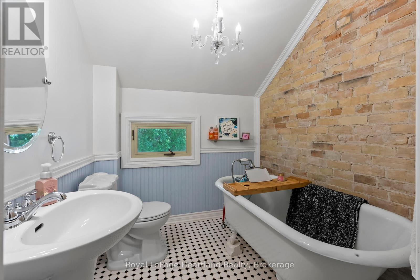 9540 Ayton Road, Minto, Ontario  N0G 1Z0 - Photo 35 - X12223758