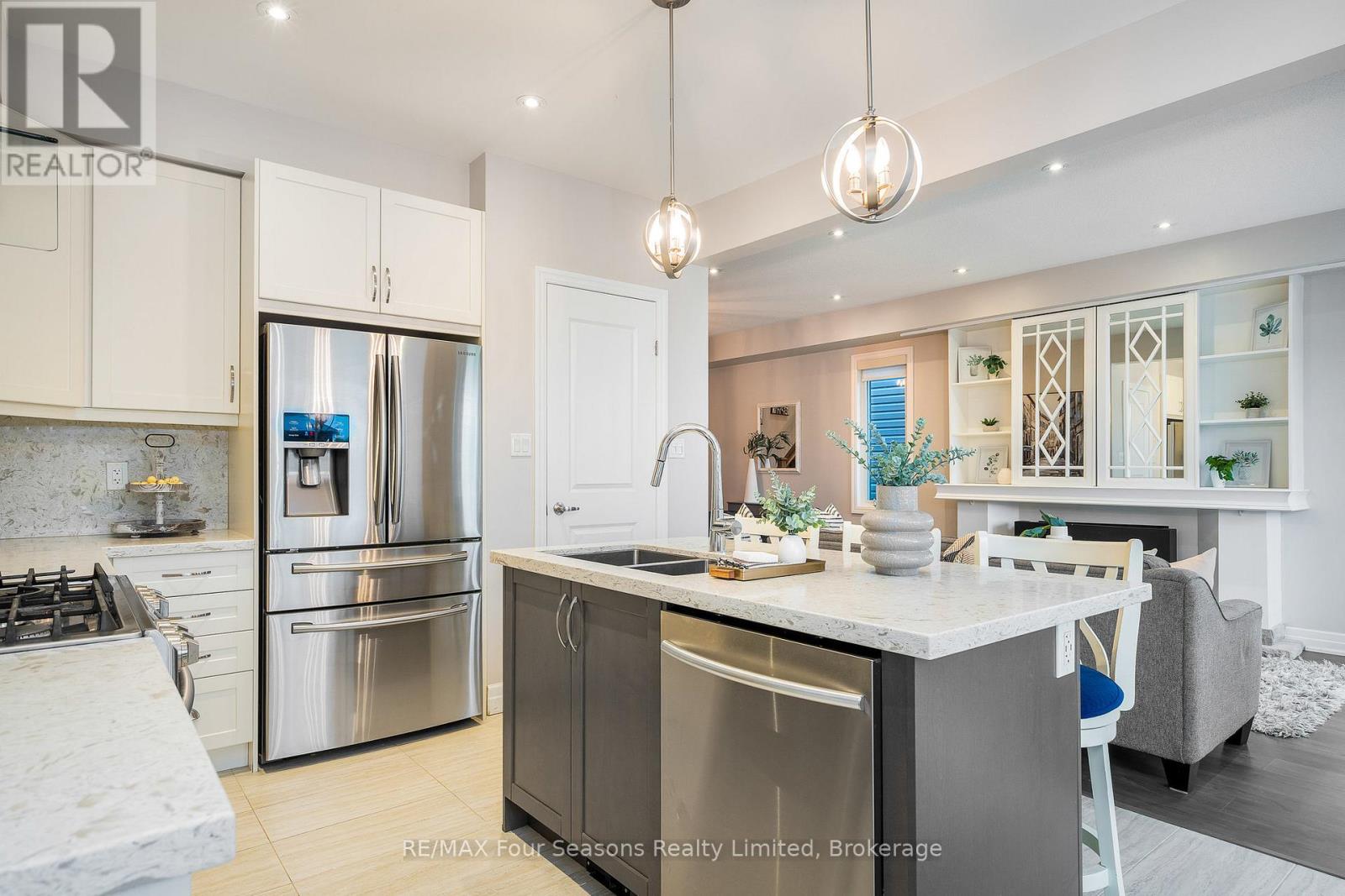 29 Wagner Crescent, Essa, Ontario  L3W 0R5 - Photo 4 - N12223823