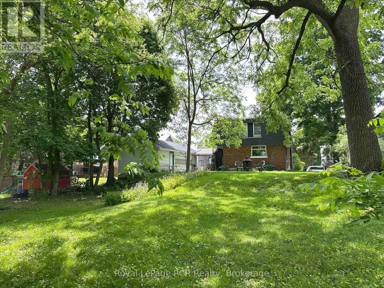 298 8th Street, Hanover, Ontario  N4N 1J7 - Photo 11 - X12223877