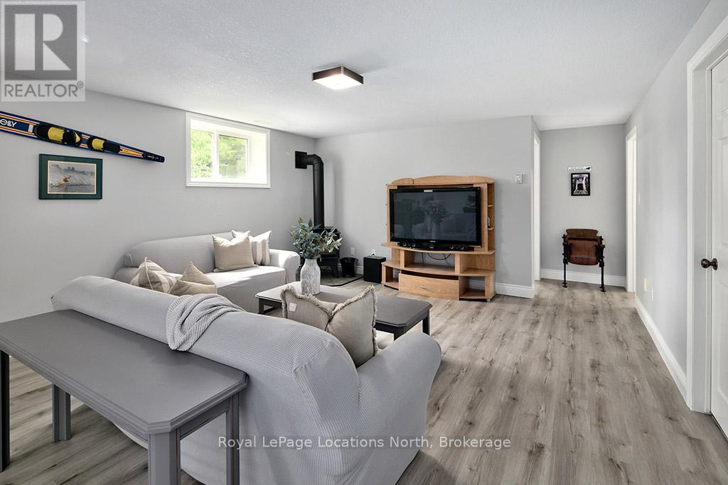 114 Edward Street, Blue Mountains, Ontario  N0H 1J0 - Photo 15 - X12223964