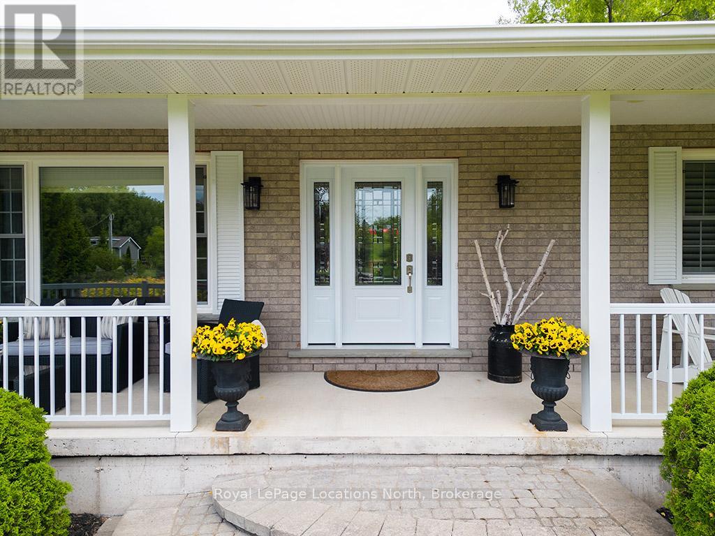 114 Edward Street, Blue Mountains, Ontario  N0H 1J0 - Photo 2 - X12223964