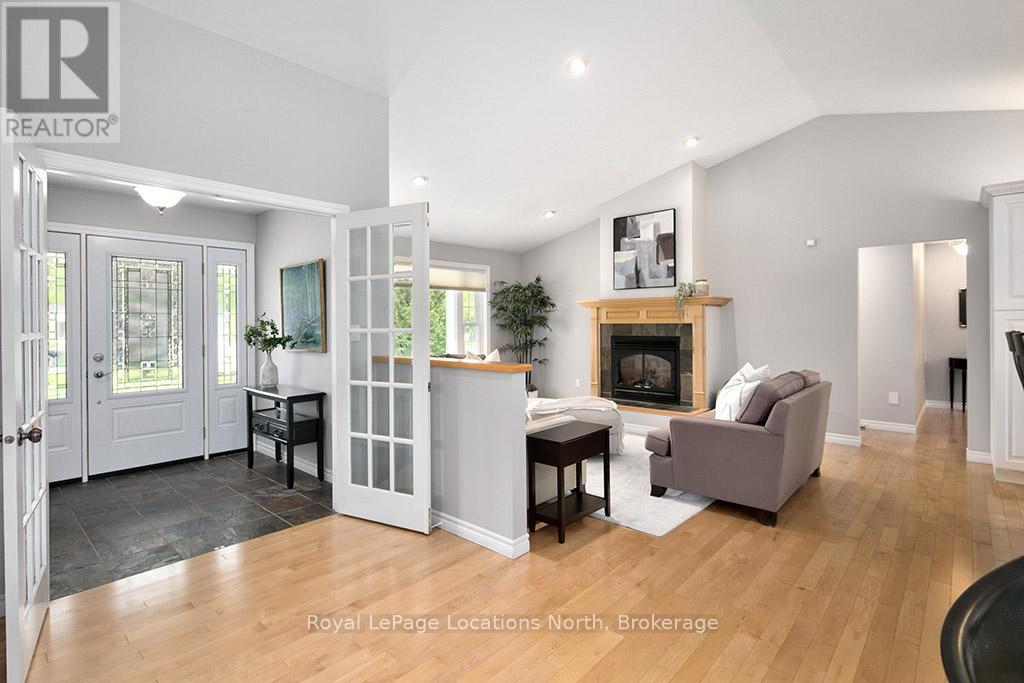 114 Edward Street, Blue Mountains, Ontario  N0H 1J0 - Photo 3 - X12223964