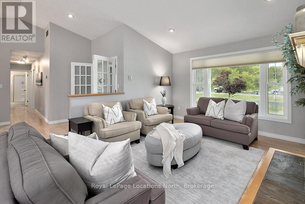 114 Edward Street, Blue Mountains, Ontario  N0H 1J0 - Photo 4 - X12223964