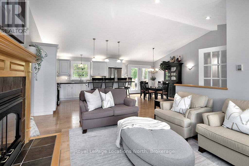 114 Edward Street, Blue Mountains, Ontario  N0H 1J0 - Photo 5 - X12223964