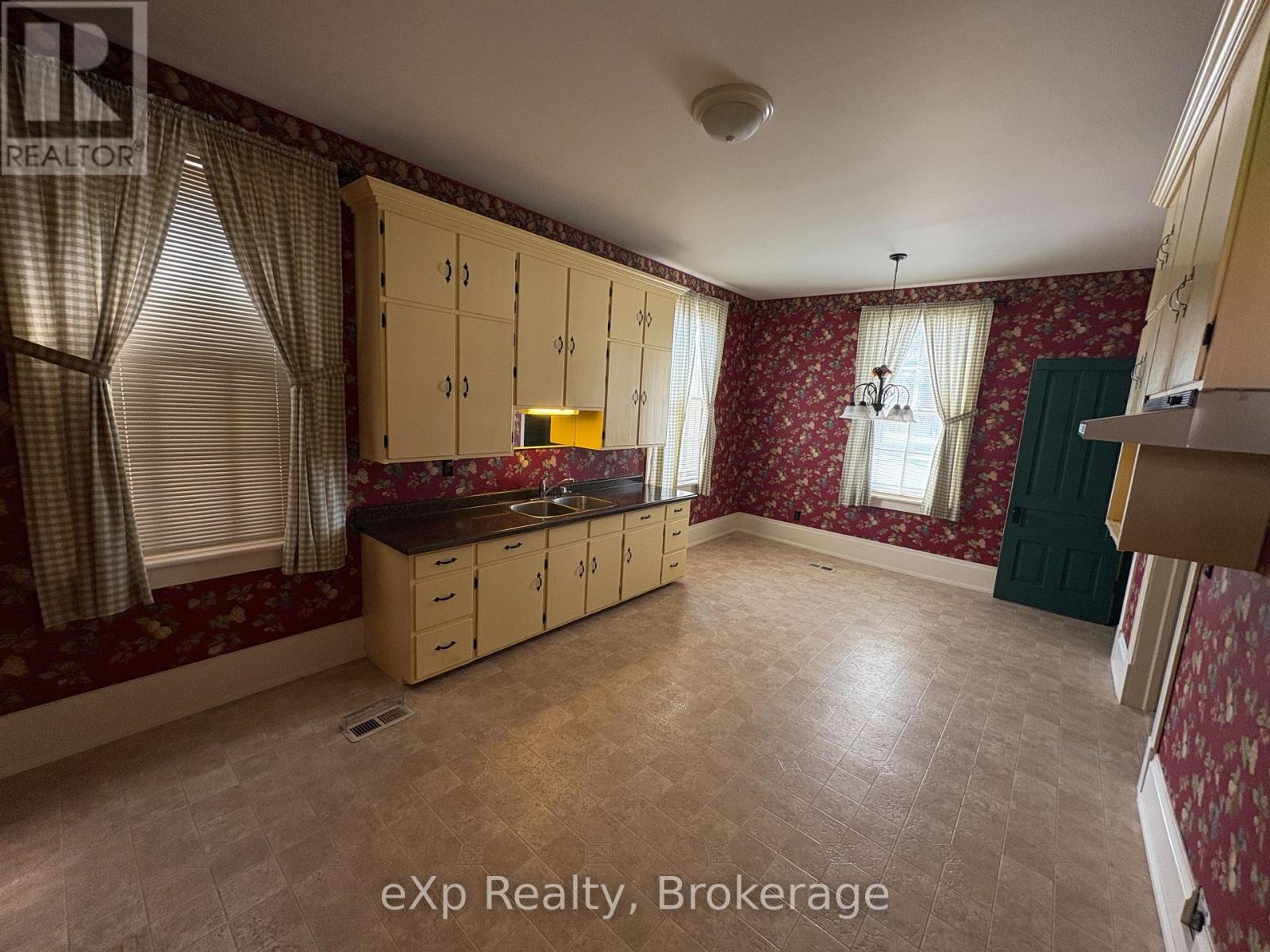 830 Yonge Street S, Brockton, Ontario  N0G 2V0 - Photo 8 - X12224028
