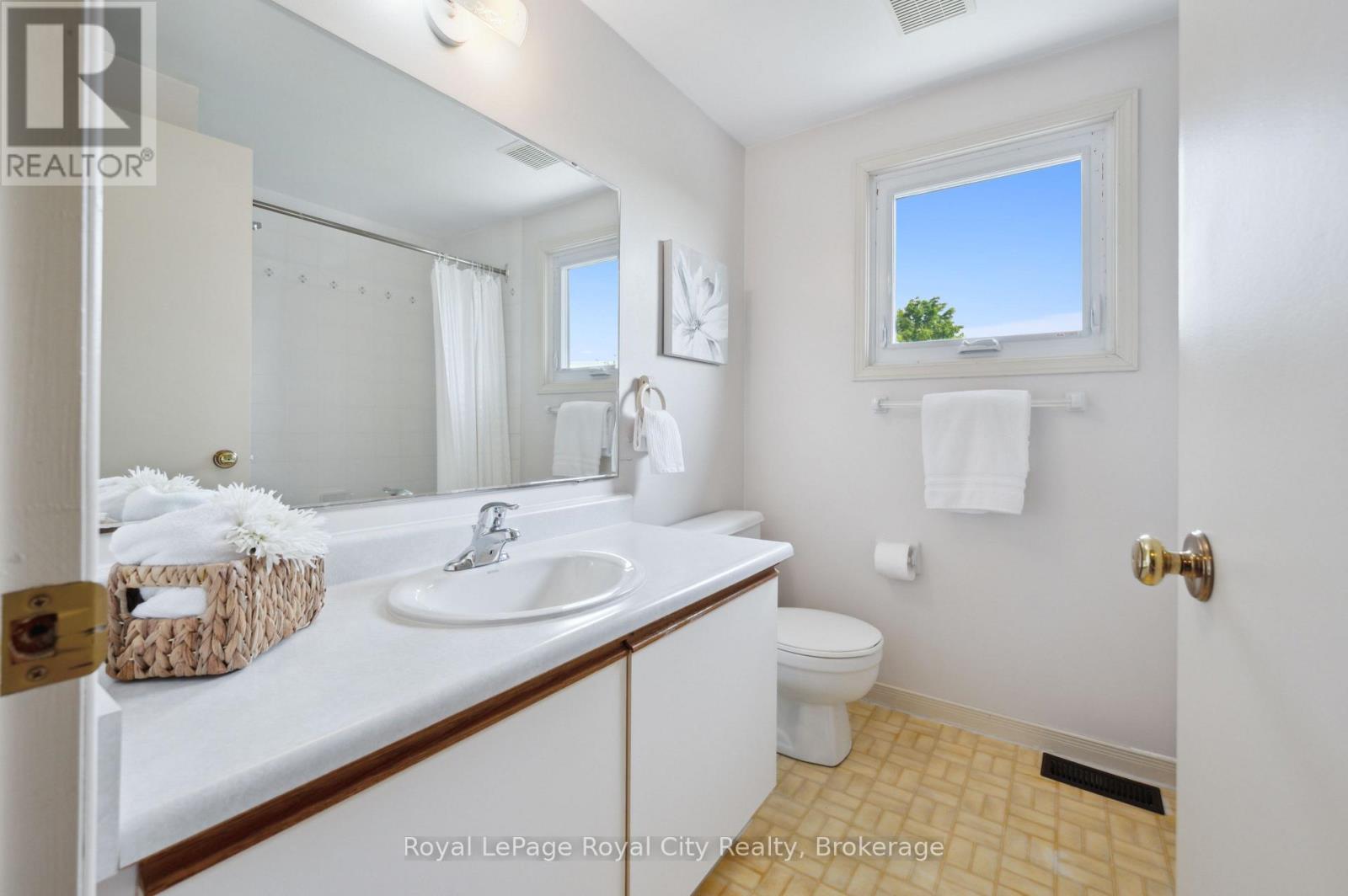 349 Cooper Street, Cambridge, Ontario  N3C 3X8 - Photo 30 - X12224076