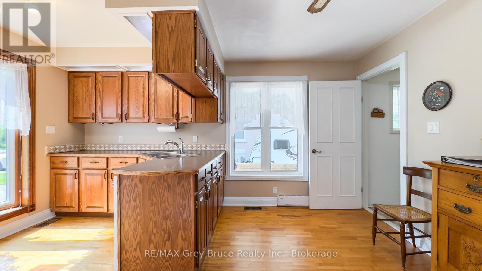 46 Main Street, Arran-Elderslie, Ontario  N0H 2N0 - Photo 11 - X12224441