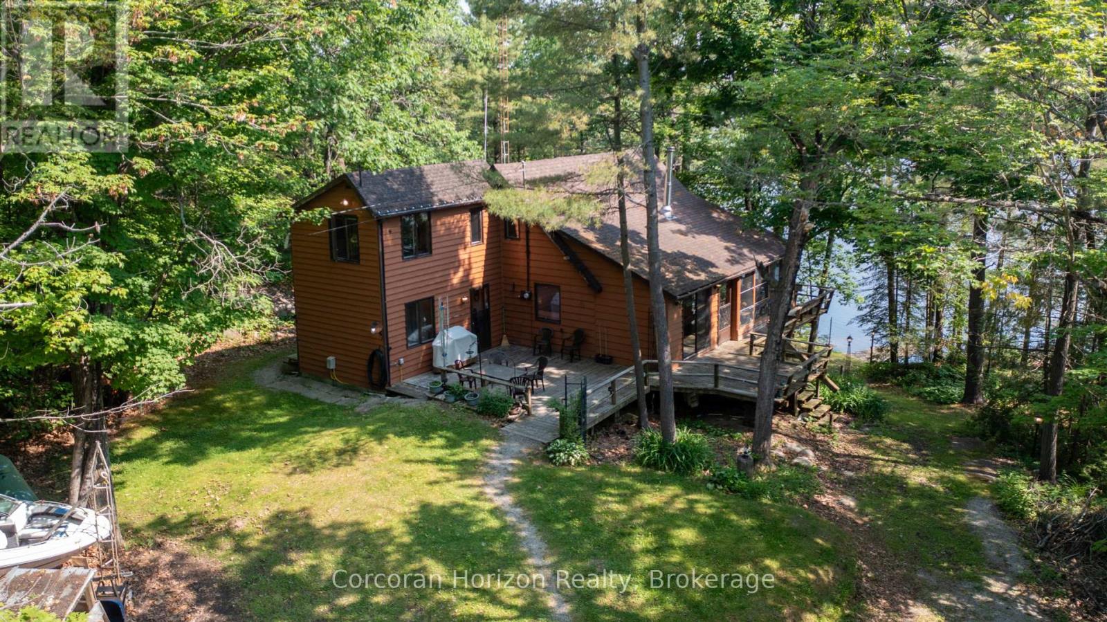 395 BERWICK ROAD, Georgian Bay, Ontario