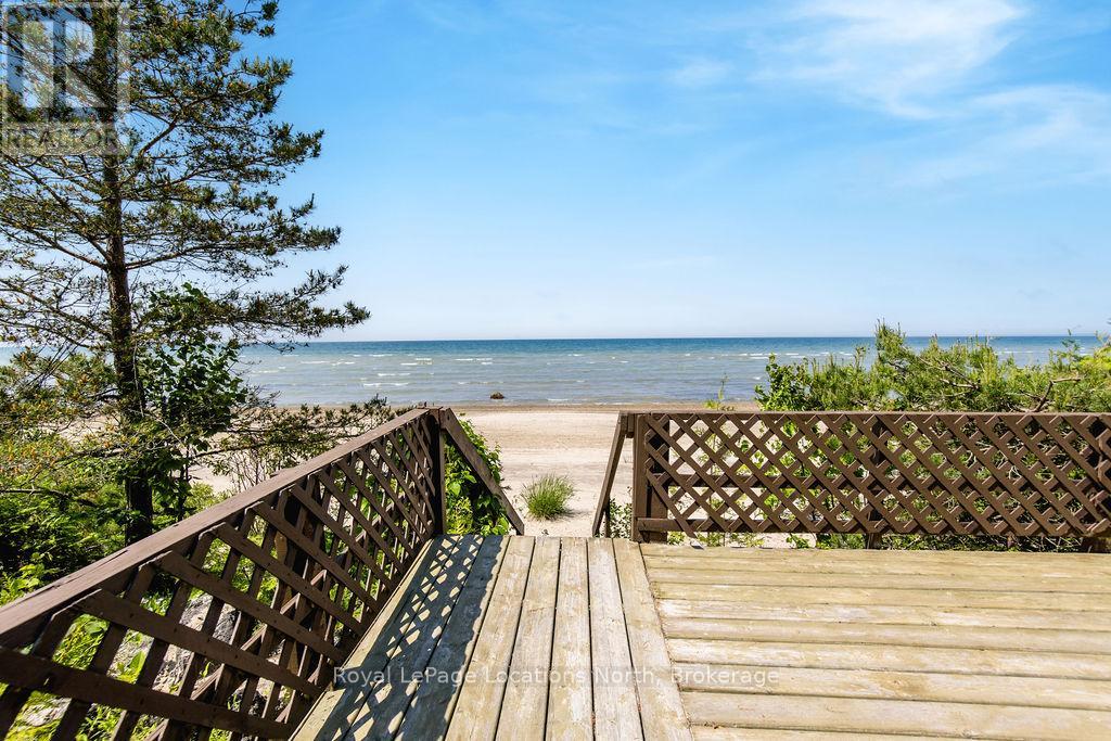 1864 Shore Lane, Wasaga Beach, Ontario  L9Z 1V2 - Photo 3 - S12224586