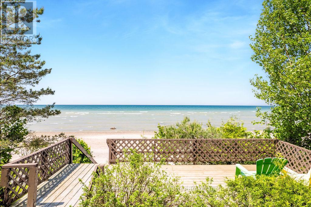 1864 Shore Lane, Wasaga Beach, Ontario  L9Z 1V2 - Photo 4 - S12224586
