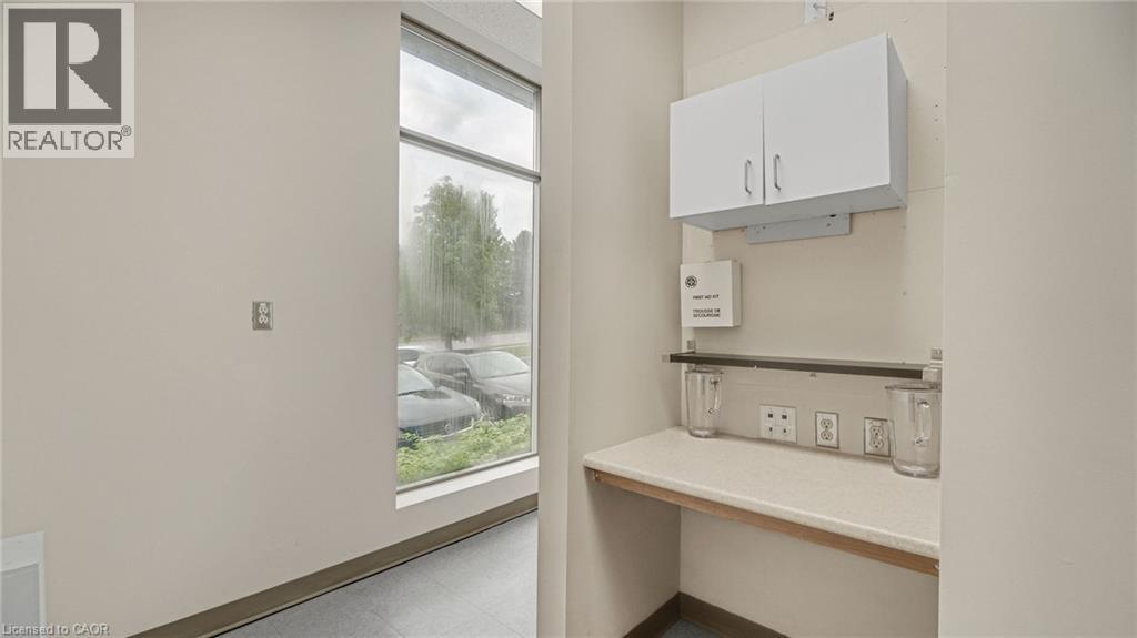 2 Castlewood Boulevard Unit# 12, Dundas, Ontario  L9H 7M8 - Photo 12 - 40741937