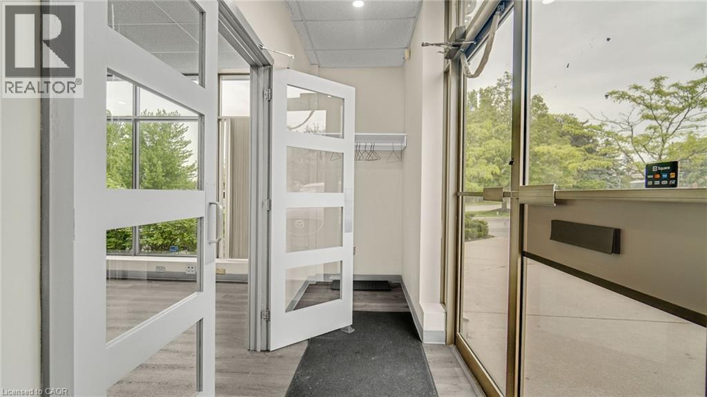 2 Castlewood Boulevard Unit# 12, Dundas, Ontario  L9H 7M8 - Photo 3 - 40741937