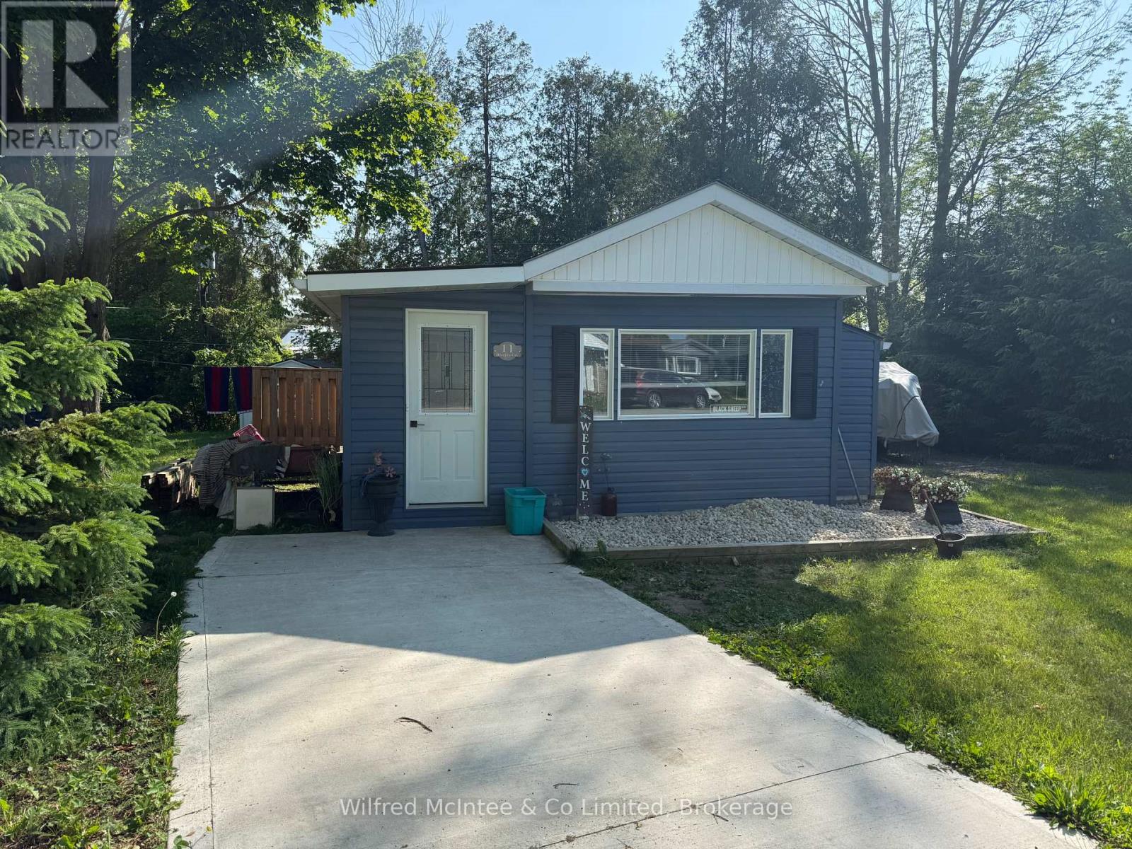 11 Bluejay Court, Brockton, Ontario  N0G 2V0 - Photo 2 - X12224926