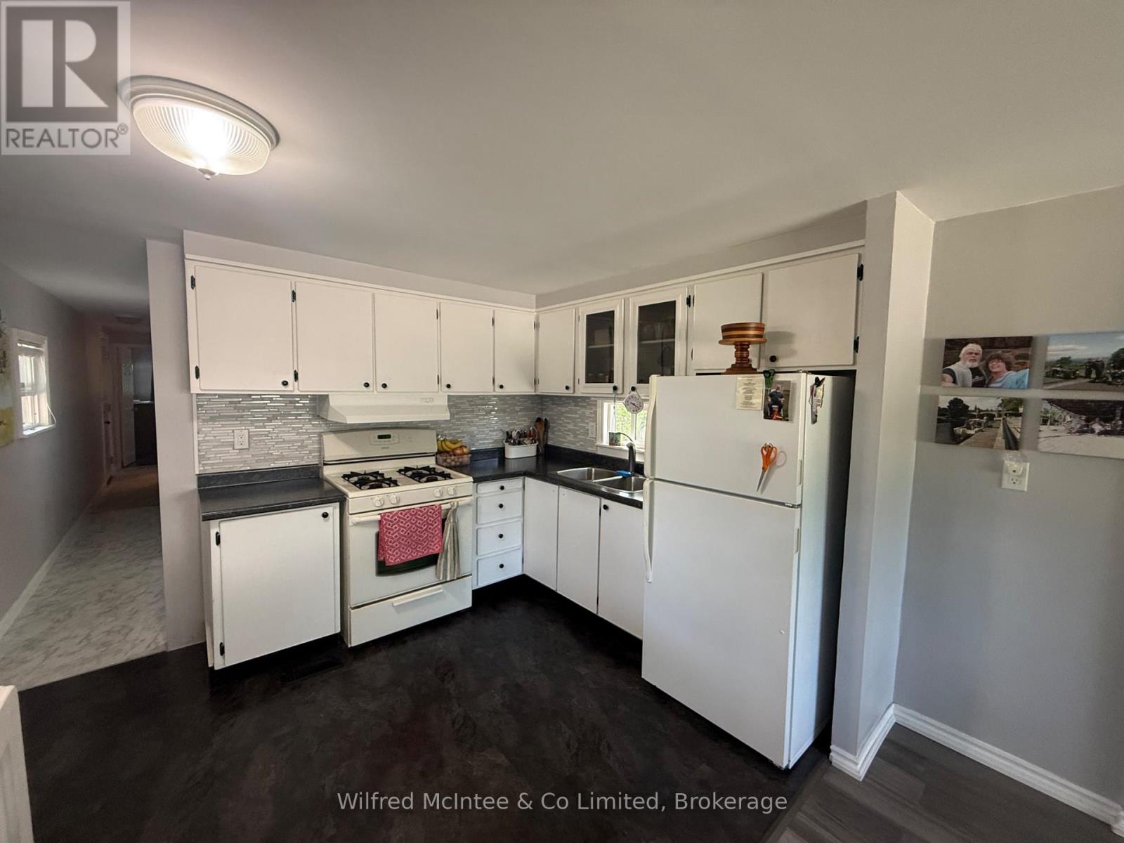 11 Bluejay Court, Brockton, Ontario  N0G 2V0 - Photo 3 - X12224926