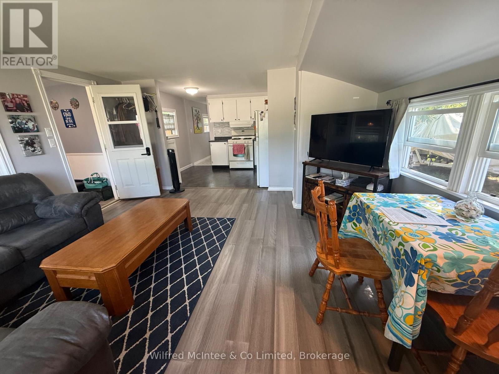 11 Bluejay Court, Brockton, Ontario  N0G 2V0 - Photo 4 - X12224926