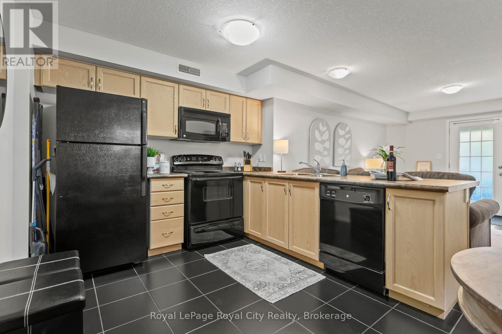 14 - 35 Mountford Drive, Guelph, Ontario  N1E 0G6 - Photo 11 - X12225319