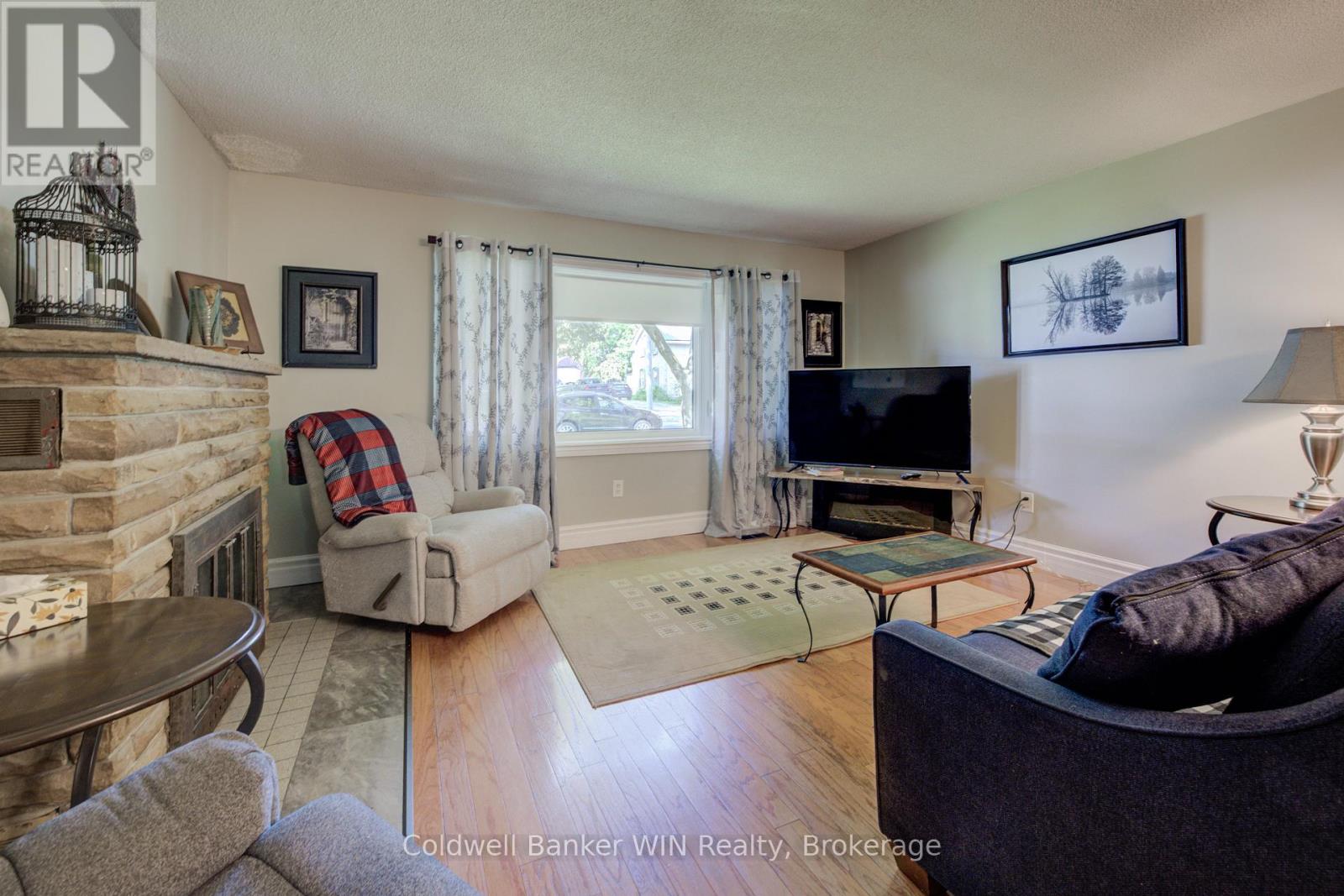 150 Normanby Street N, Wellington North, Ontario  N0G 2L1 - Photo 9 - X12225321