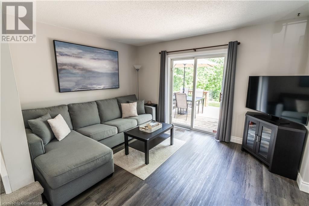 512 Mayflower Street, Waterloo, Ontario  N2K 3Y7 - Photo 3 - 40741860