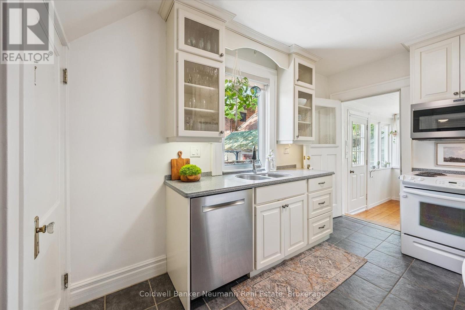 123 Exhibition Street, Guelph, Ontario  N1H 4R3 - Photo 8 - X12225468