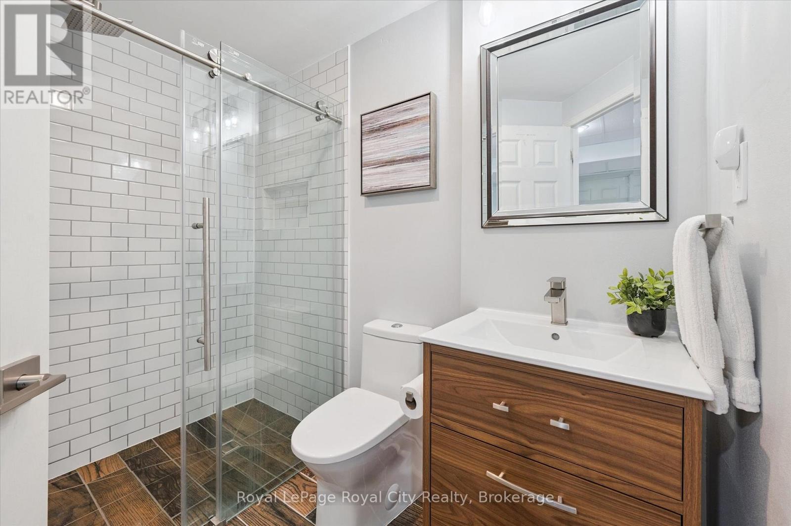 67 Inverness Drive, Guelph, Ontario  N1E 6E4 - Photo 19 - X12225491