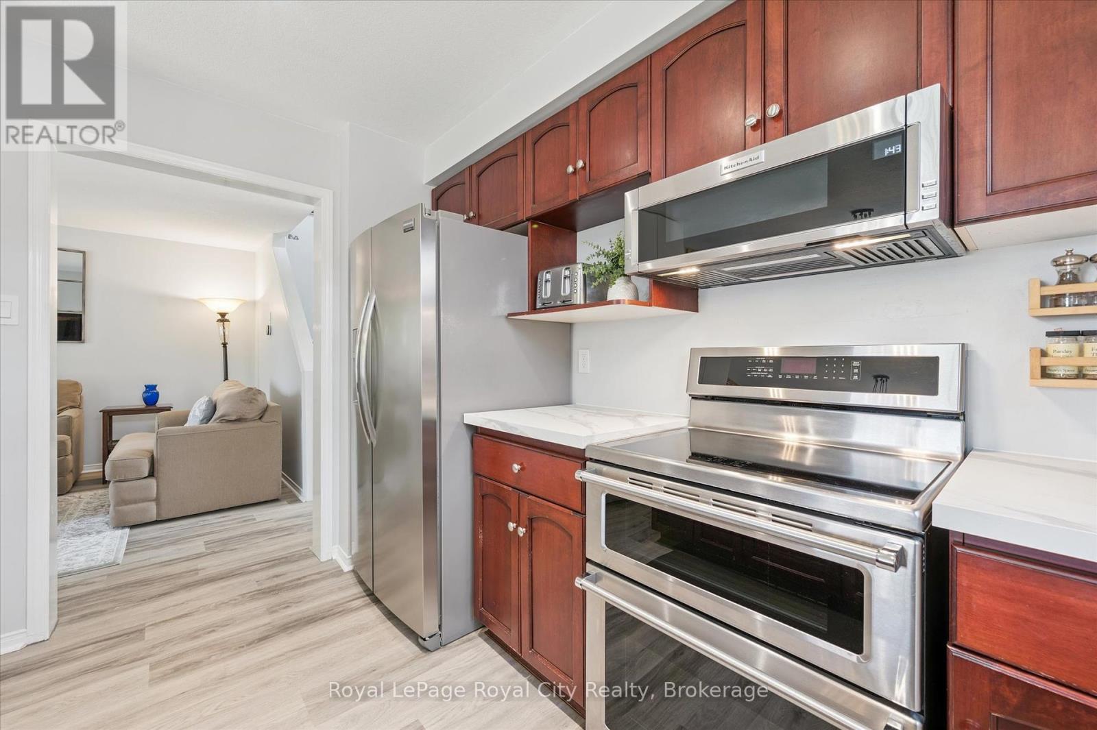 67 Inverness Drive, Guelph, Ontario  N1E 6E4 - Photo 9 - X12225491