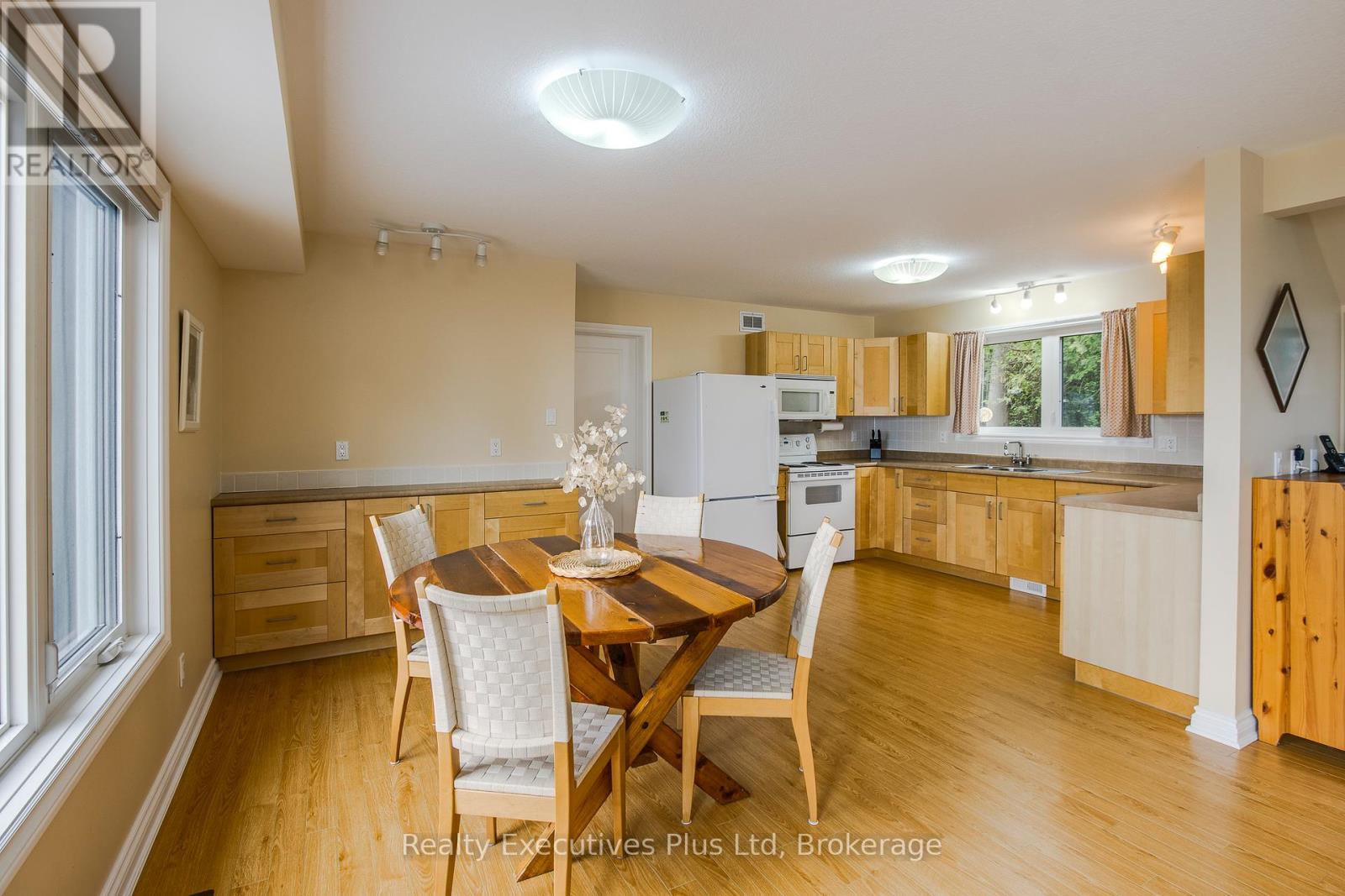 29 Iroquois Crescent, Tiny, Ontario  L9M 0C6 - Photo 15 - S12225586