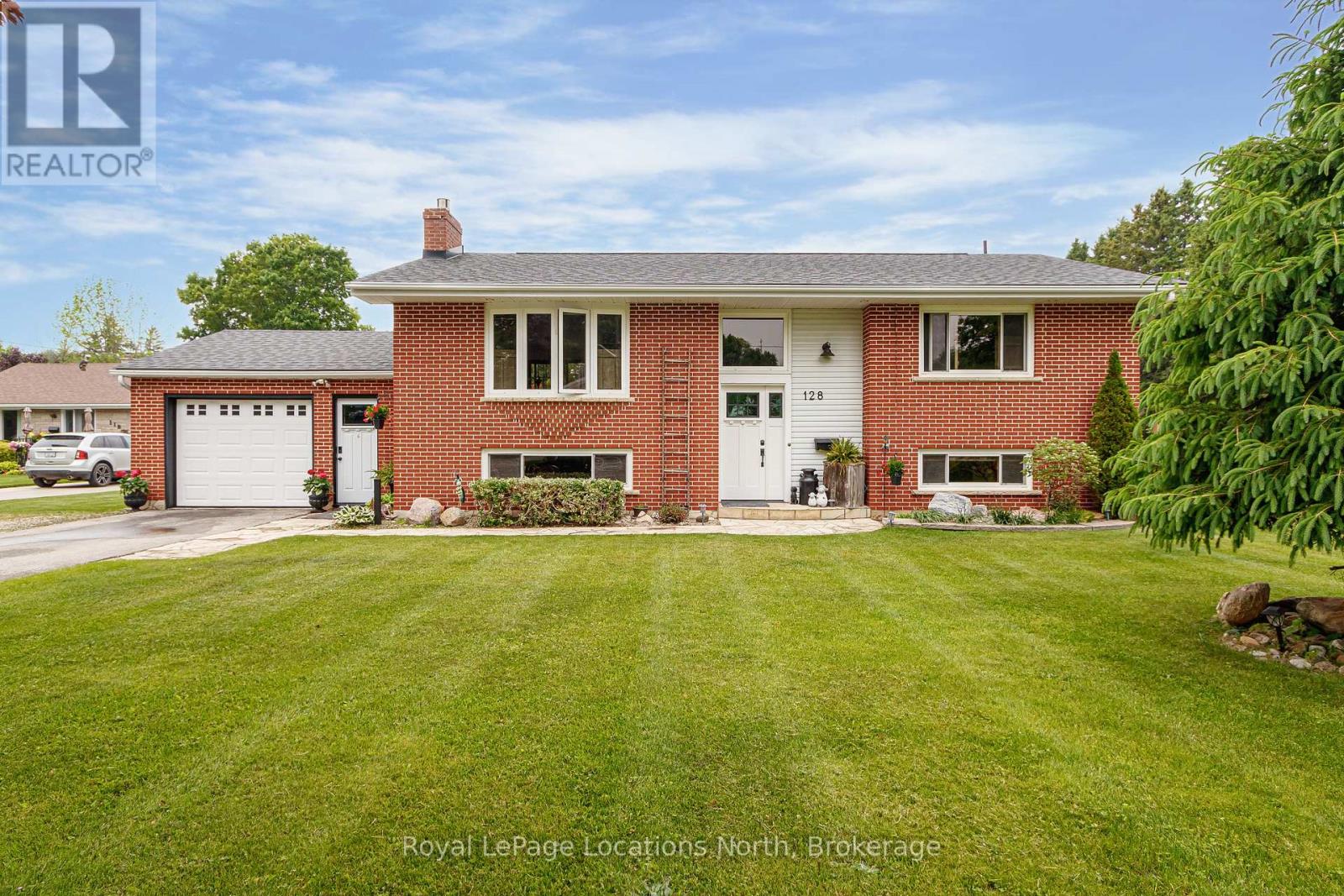 128 Montgomery Street, Meaford, Ontario  N4L 1C4 - Photo 2 - X12225614