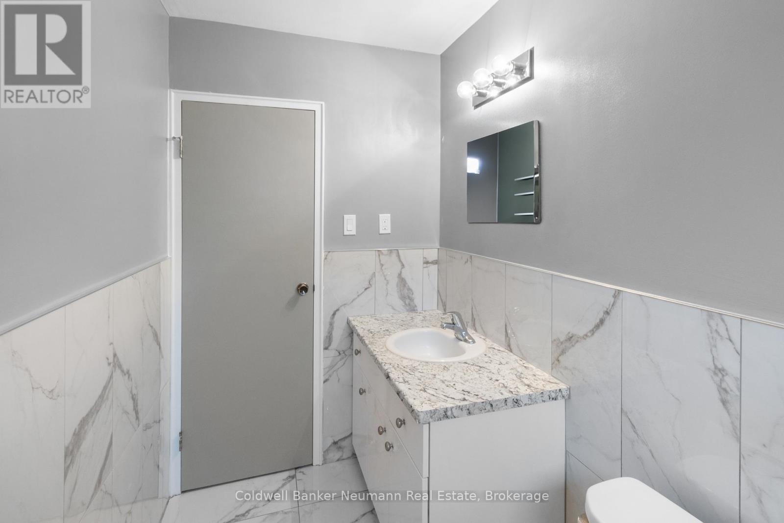 3 - 8 Delaware Avenue, Guelph, Ontario  N1E 3V4 - Photo 2 - X12225725
