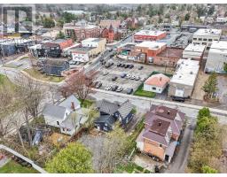 10 CAROLINE STREET E, Huntsville, Ontario