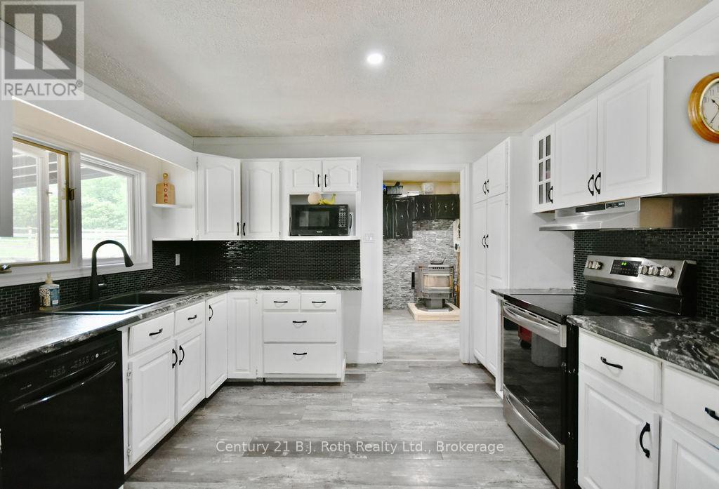 2286 Flos Ten Road E, Springwater, Ontario  L0L 1P0 - Photo 11 - S12225902