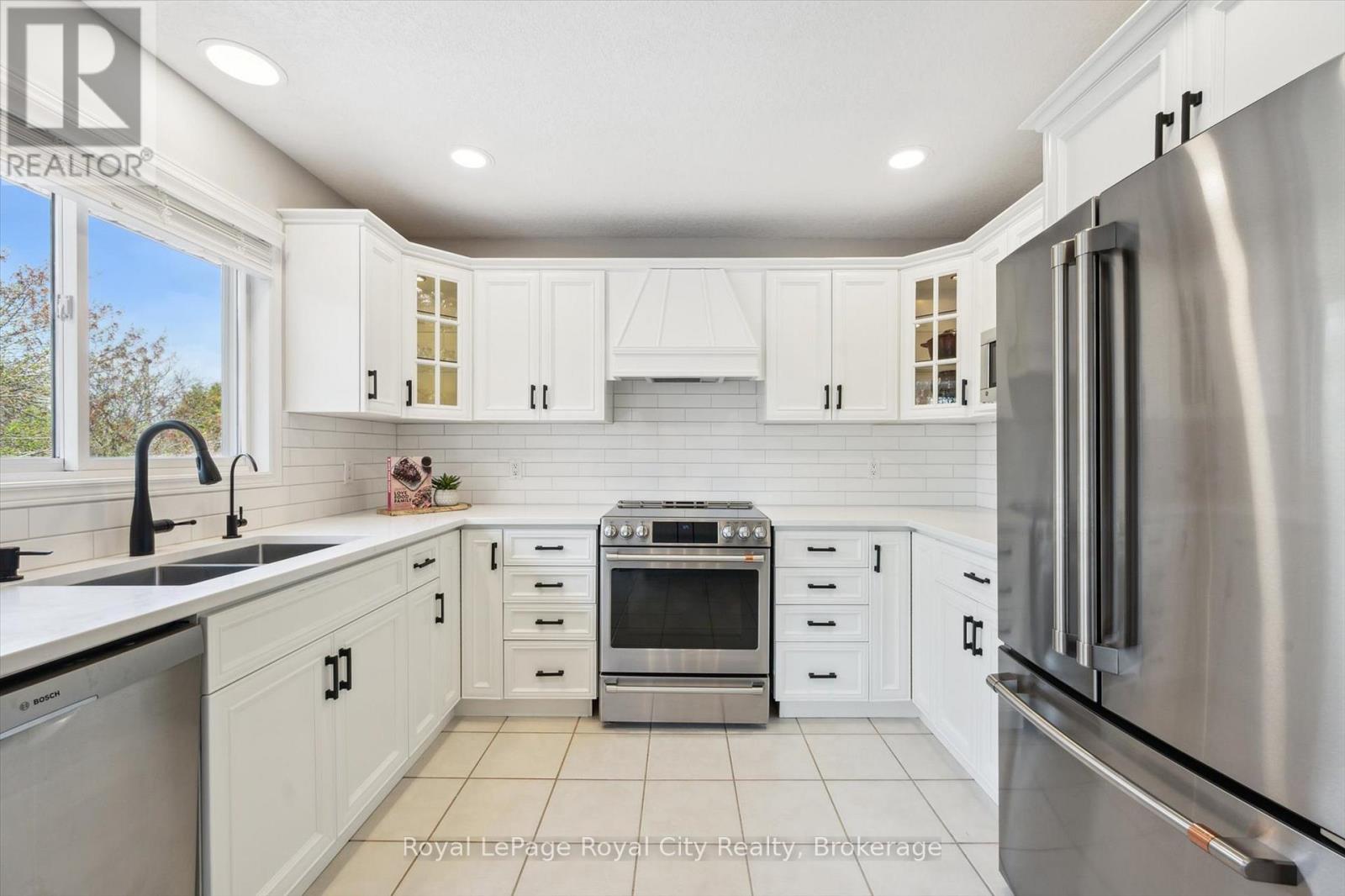 41 Munroe Crescent, Guelph, Ontario  N1G 5E5 - Photo 18 - X12225886