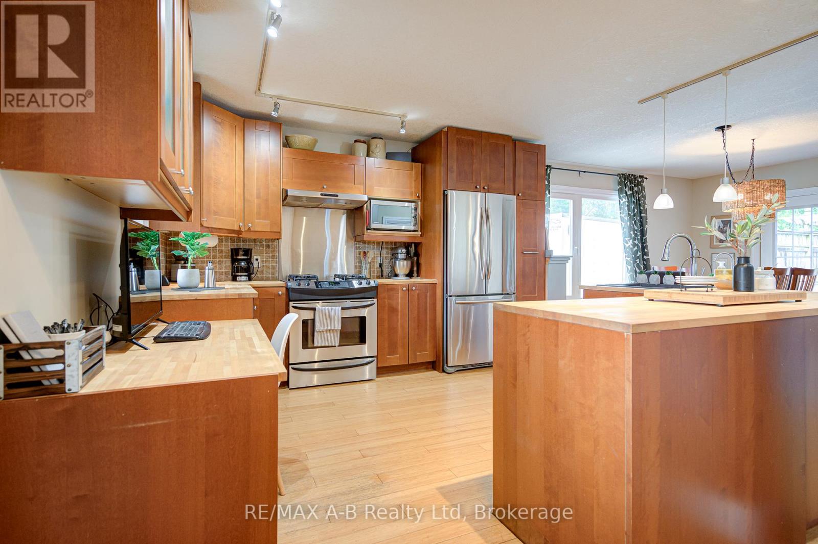 349 Nelson Street, Stratford, Ontario  N5A 2K7 - Photo 11 - X12225903