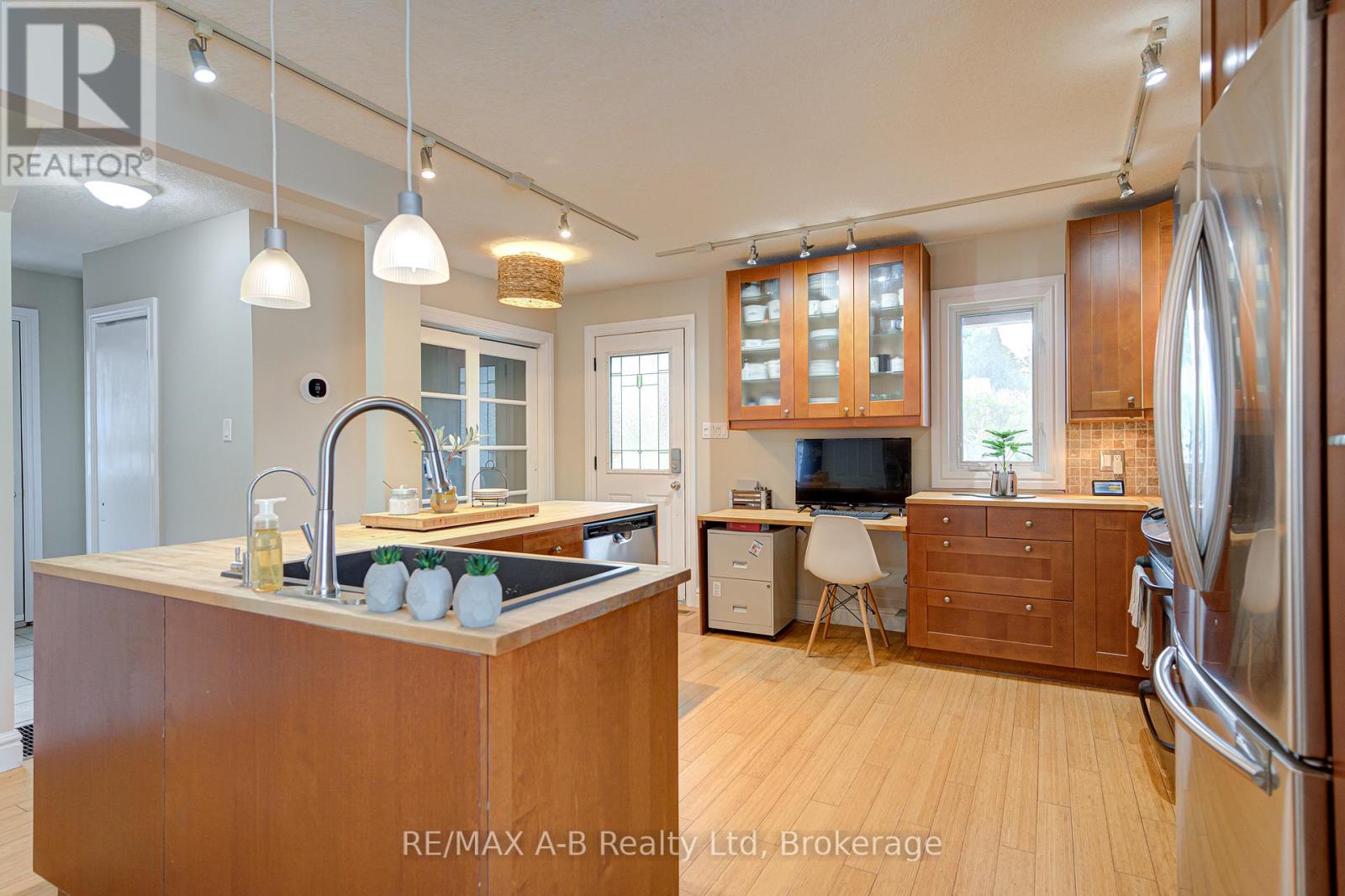 349 Nelson Street, Stratford, Ontario  N5A 2K7 - Photo 13 - X12225903