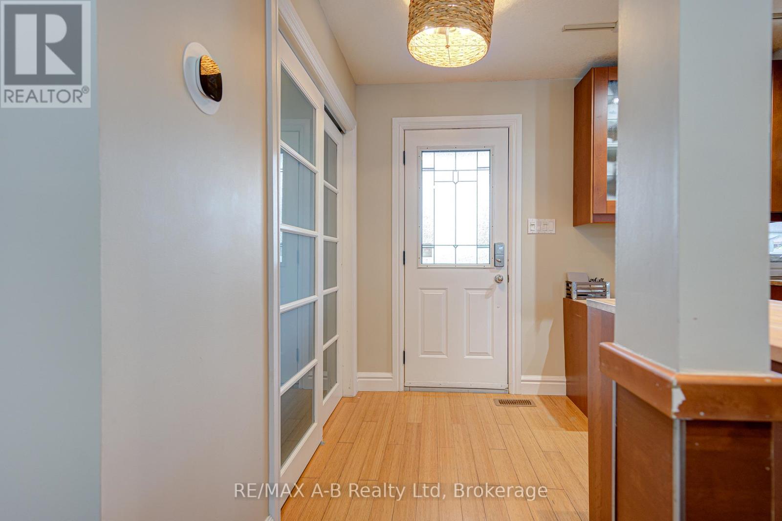349 Nelson Street, Stratford, Ontario  N5A 2K7 - Photo 9 - X12225903