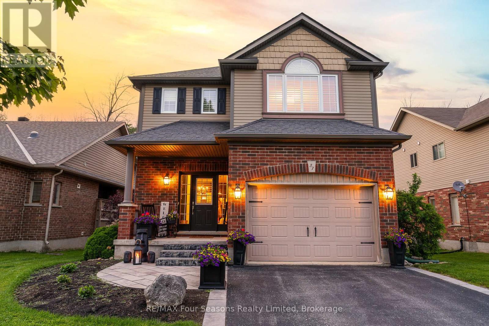 37 Chamberlain Crescent N, Collingwood, Ontario  L9Y 0C9 - Photo 2 - S12226129