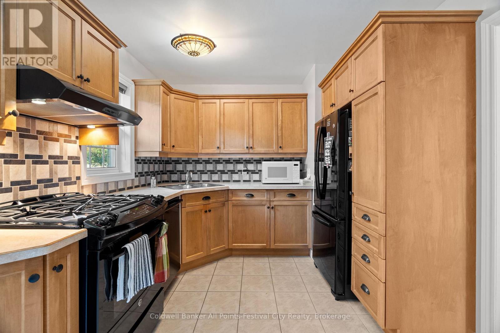 411 Warren Street, Goderich, Ontario  N7A 4M5 - Photo 12 - X12226180