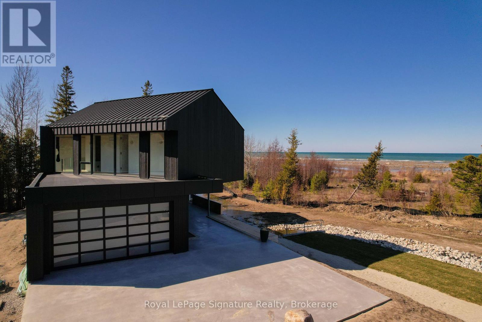 120 Sebastian Street, Blue Mountains, Ontario  N0H 1J0 - Photo 2 - X12226208