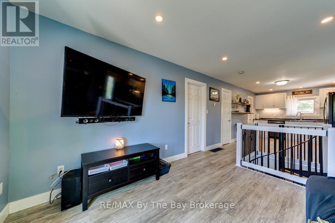 1250 River Road W, Wasaga Beach, Ontario  L9Z 2W6 - Photo 11 - S12226887