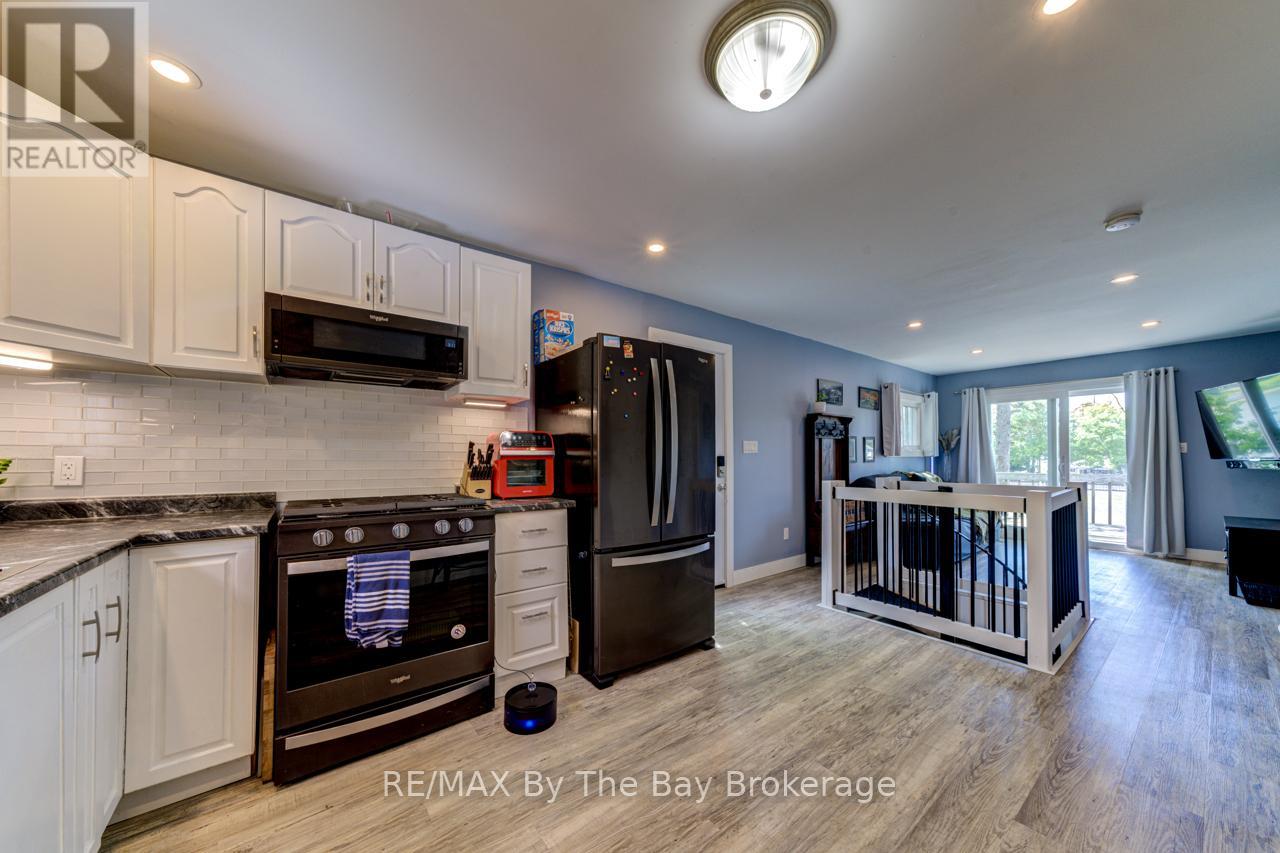1250 River Road W, Wasaga Beach, Ontario  L9Z 2W6 - Photo 12 - S12226887