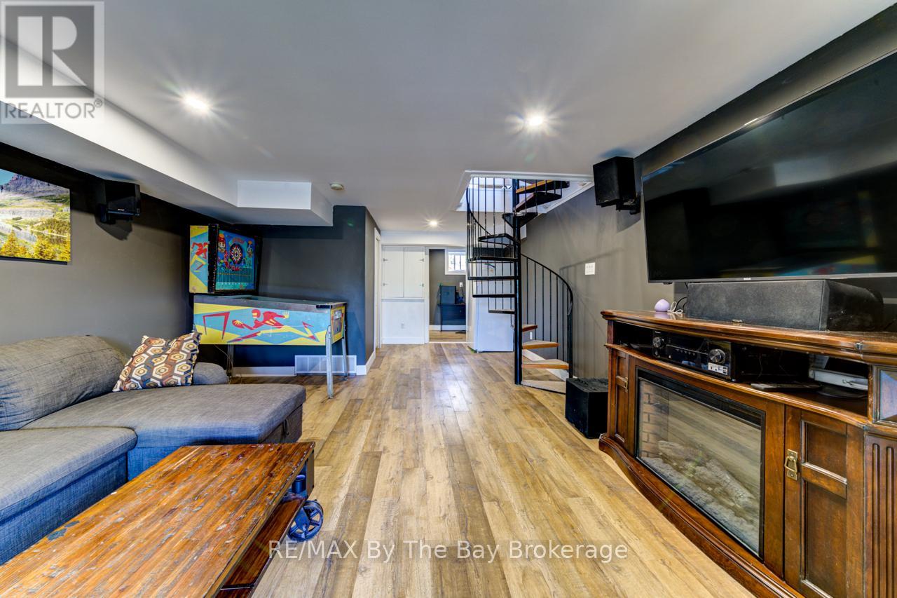 1250 River Road W, Wasaga Beach, Ontario  L9Z 2W6 - Photo 22 - S12226887