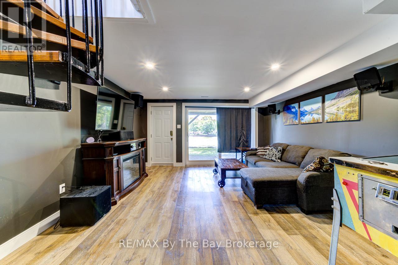 1250 River Road W, Wasaga Beach, Ontario  L9Z 2W6 - Photo 24 - S12226887