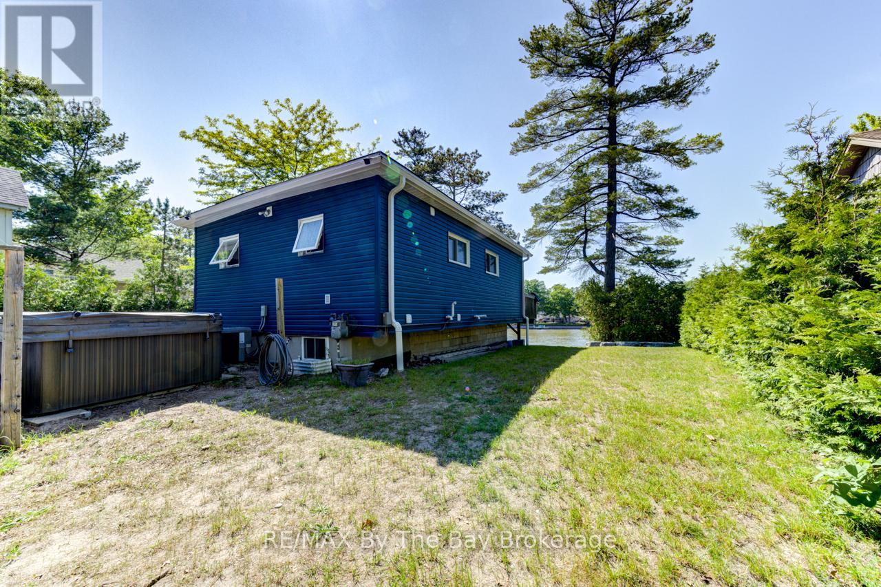 1250 River Road W, Wasaga Beach, Ontario  L9Z 2W6 - Photo 36 - S12226887
